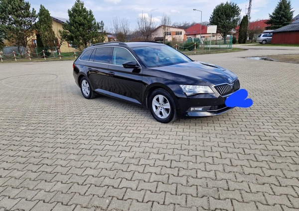 Skoda Superb cena 69900 przebieg: 188000, rok produkcji 2016 z Gorlice małe 172